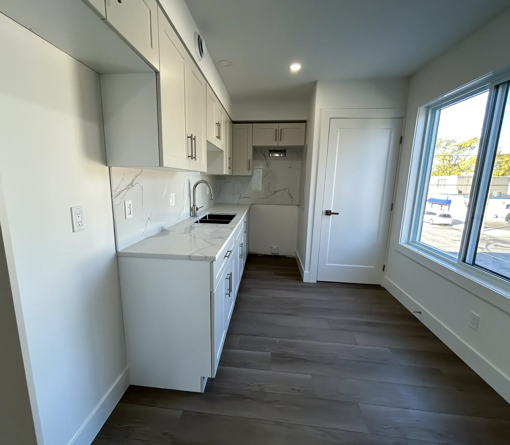 1485 Erie St Apartments, Table